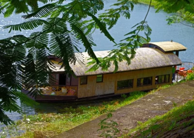 Un Sampan sur la rivière des parfums